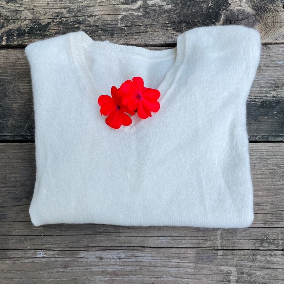 Sweaters - Vintage Cream Cashmere Sweater